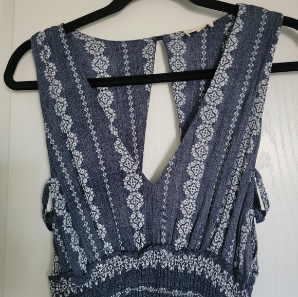Hem & Thread Romper - Picture 2 of 5